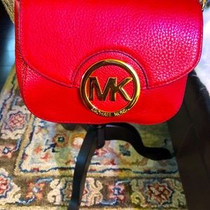 MUST HAVE MICHEAL KORS CROSSBODY BAG NWOT